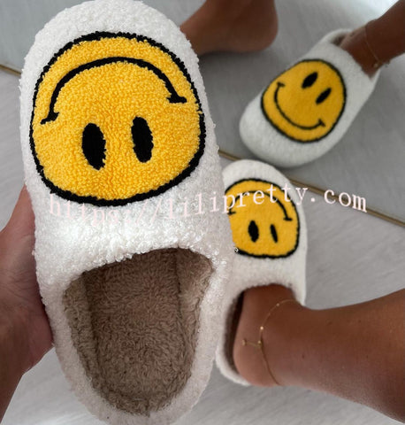 Lilipretty Smiley plush slippers