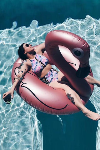 Flamingo Pool Float - girlyrose.com